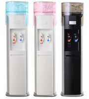 フレシャスのウォーターサーバーと水ボトル